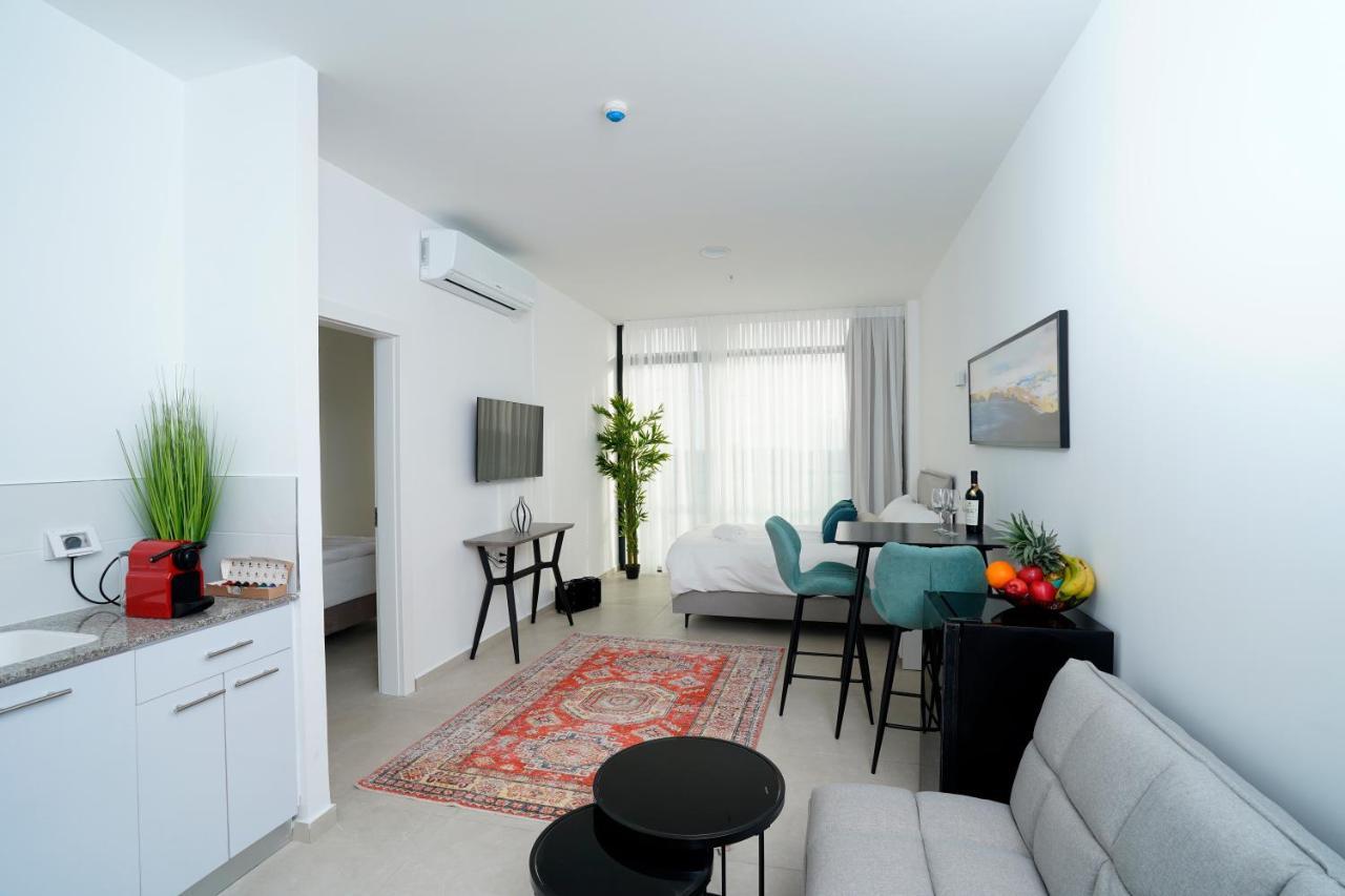 Hi-Yam Seaview Apartments & Suites - יש ממ"ד Bat Yam Exterior foto