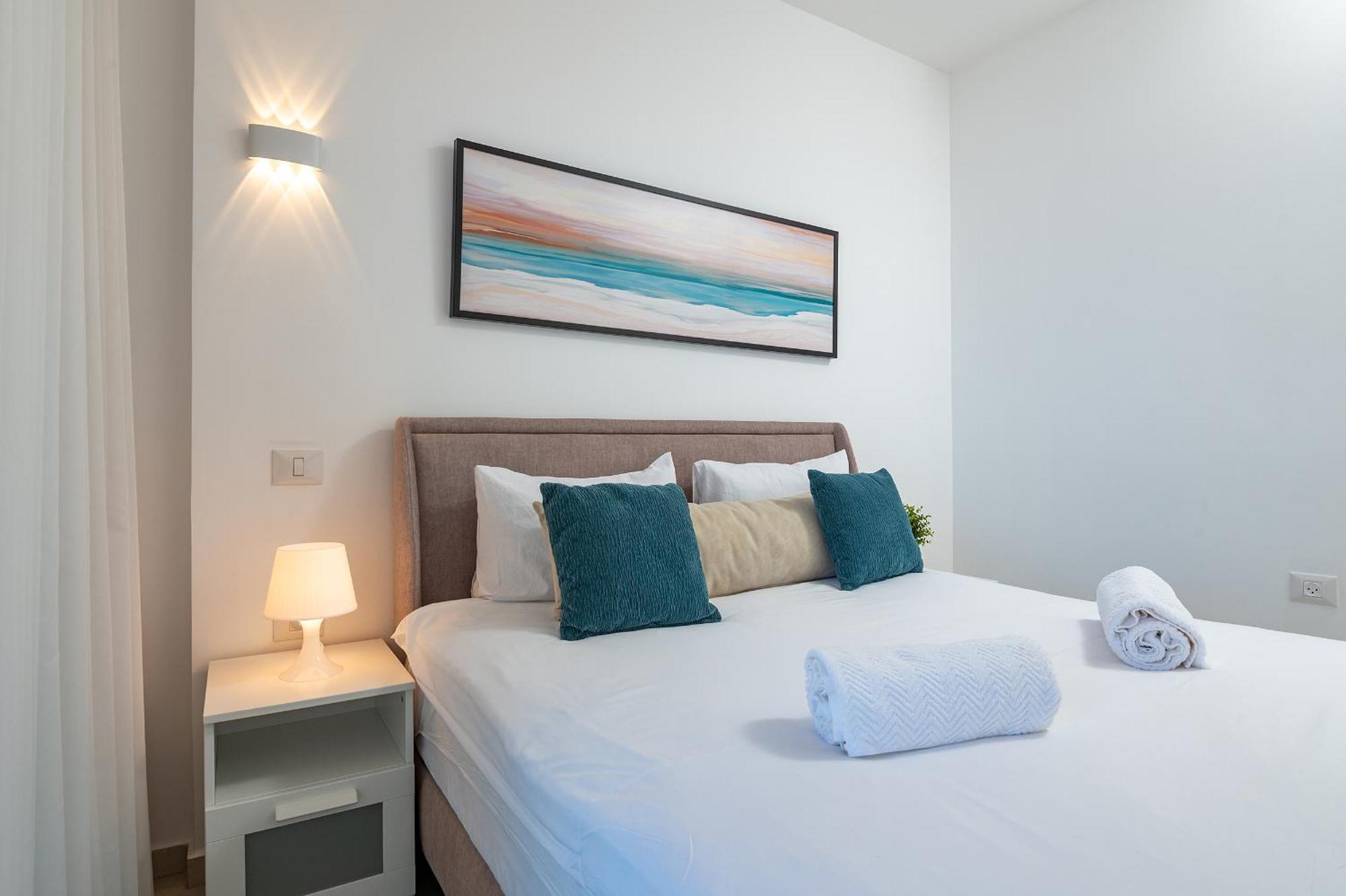 Hi-Yam Seaview Apartments & Suites - יש ממ"ד Bat Yam Quarto foto