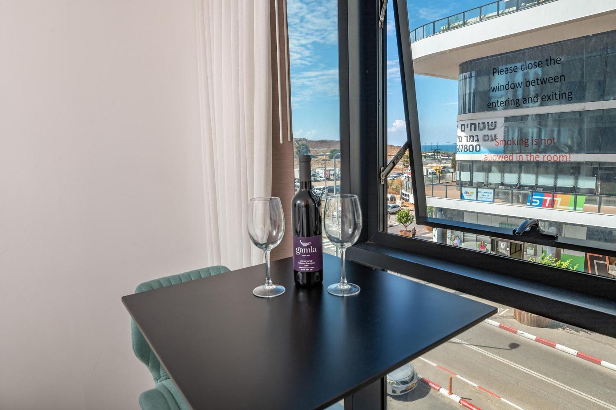 Hi-Yam Seaview Apartments & Suites - יש ממ"ד Bat Yam Quarto foto