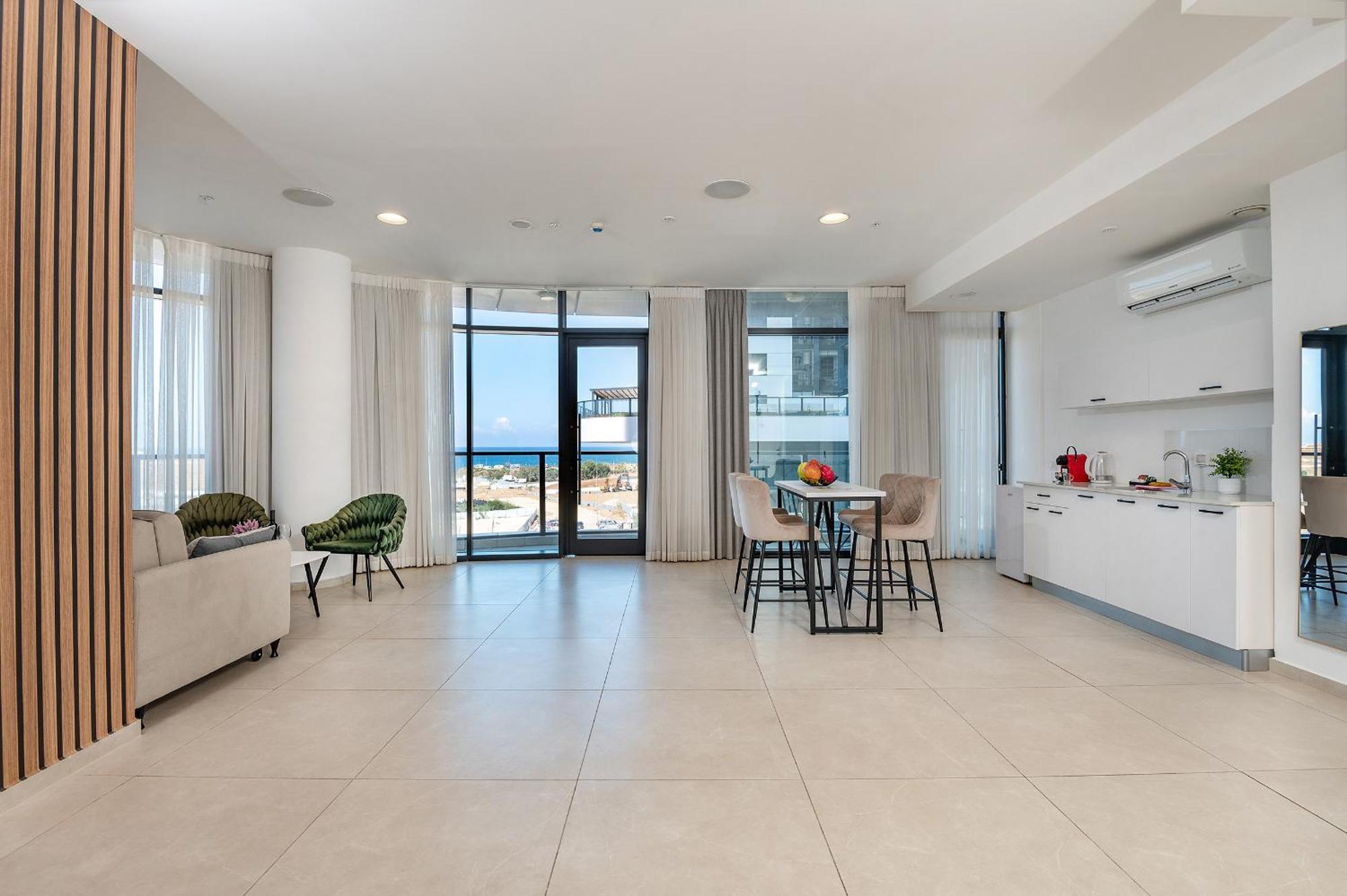 Hi-Yam Seaview Apartments & Suites - יש ממ"ד Bat Yam Quarto foto