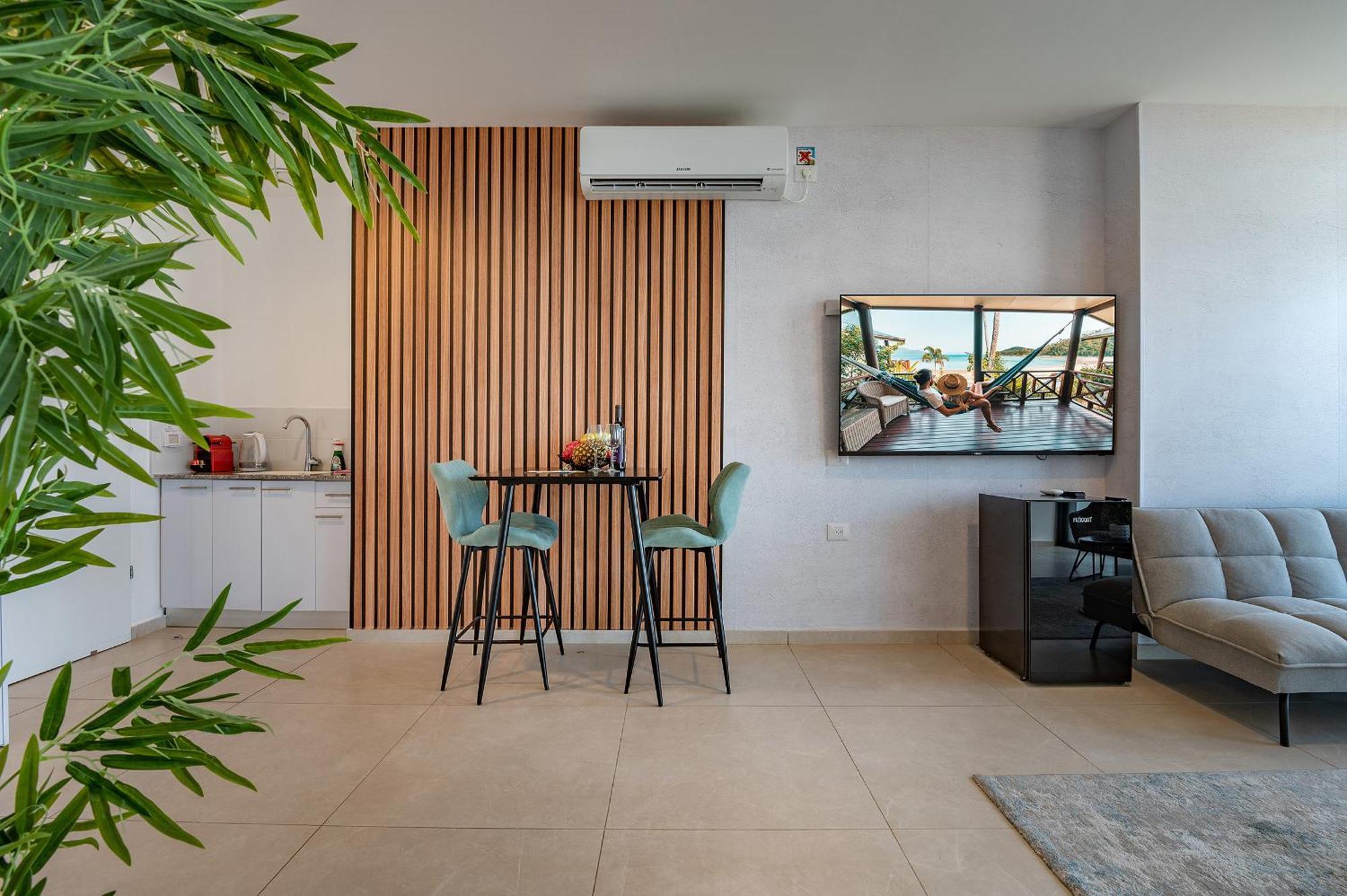 Hi-Yam Seaview Apartments & Suites - יש ממ"ד Bat Yam Quarto foto