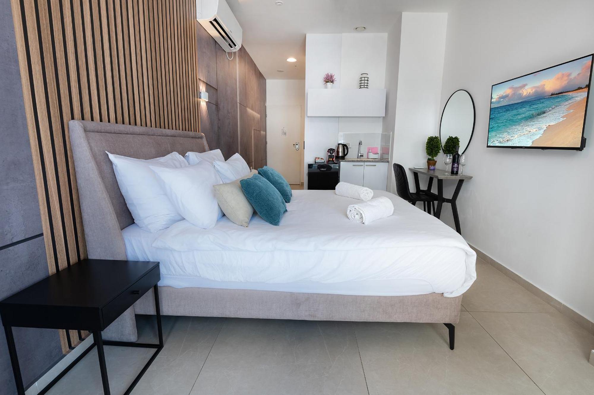 Hi-Yam Seaview Apartments & Suites - יש ממ"ד Bat Yam Quarto foto