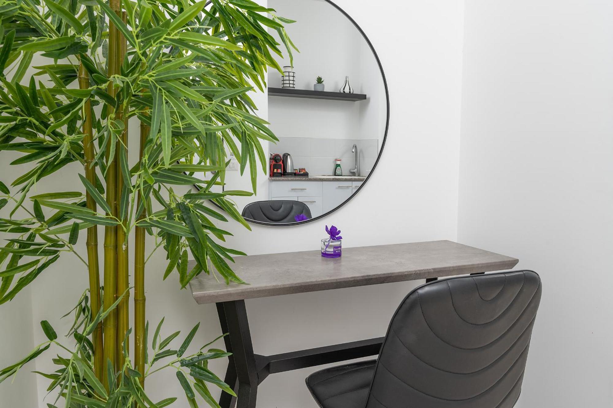 Hi-Yam Seaview Apartments & Suites - יש ממ"ד Bat Yam Quarto foto