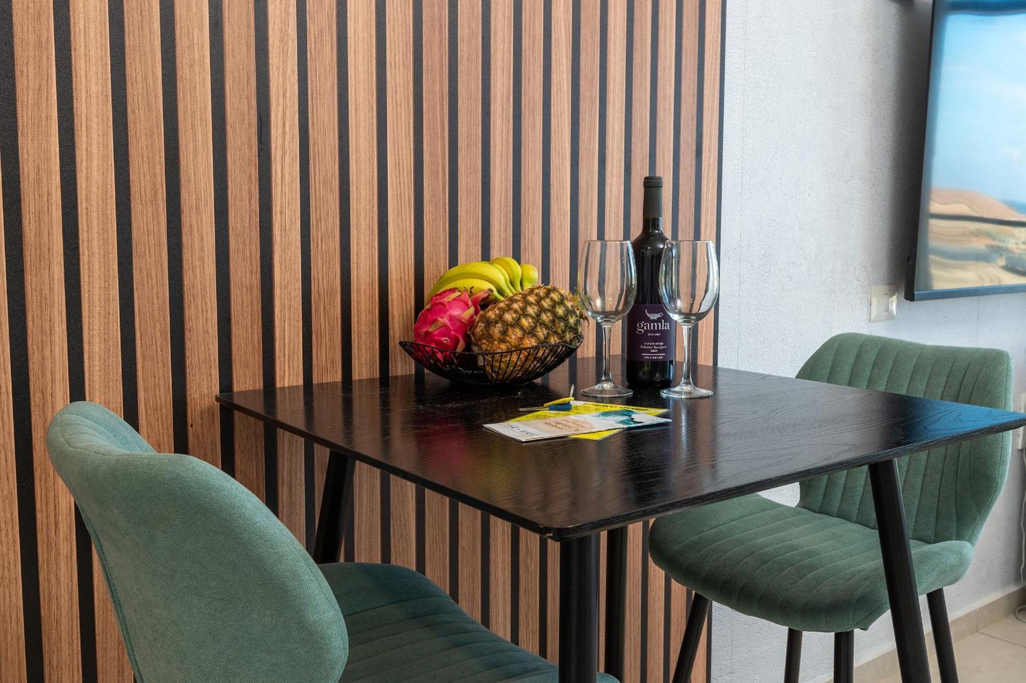 Hi-Yam Seaview Apartments & Suites - יש ממ"ד Bat Yam Quarto foto