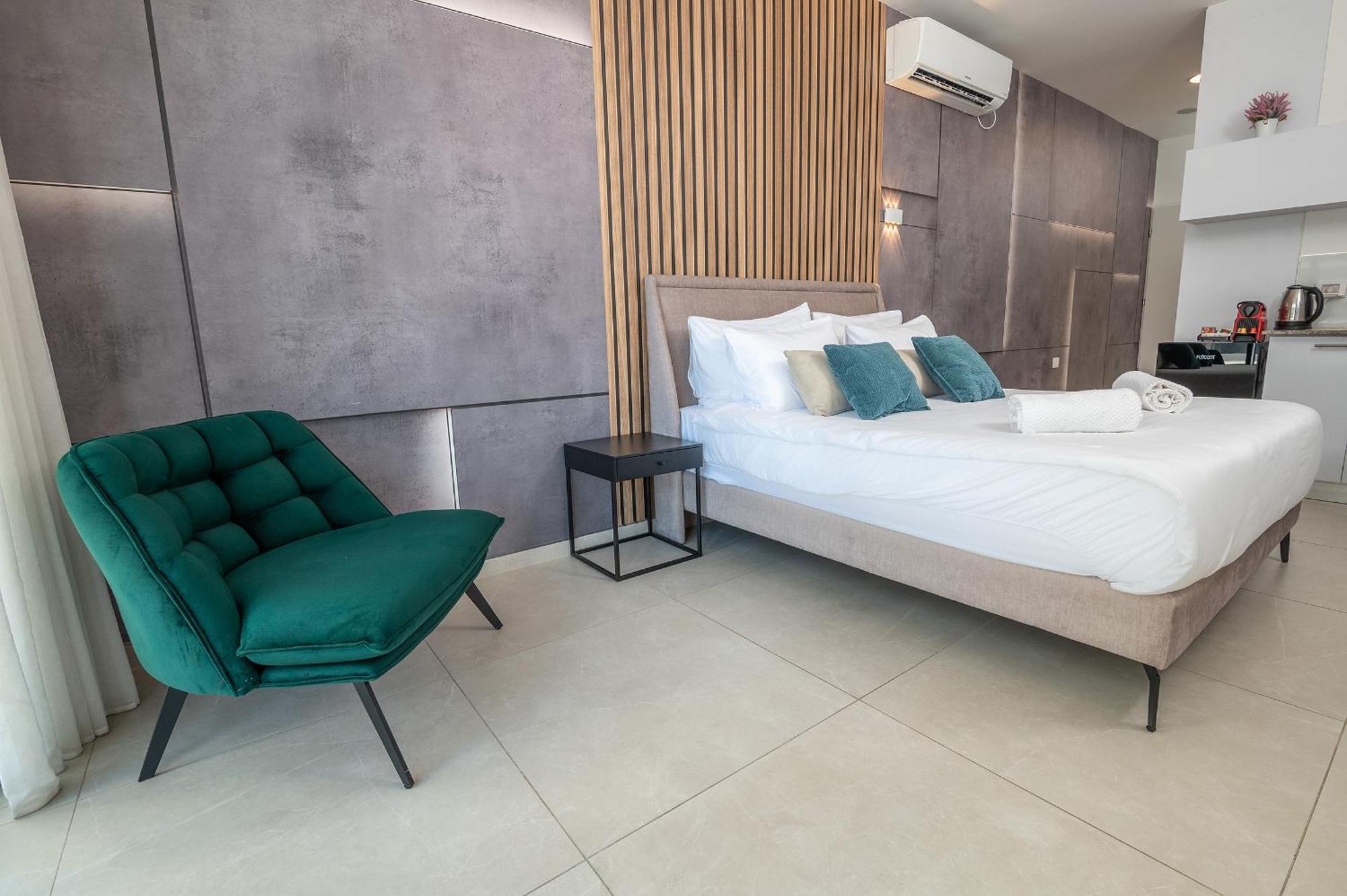 Hi-Yam Seaview Apartments & Suites - יש ממ"ד Bat Yam Quarto foto